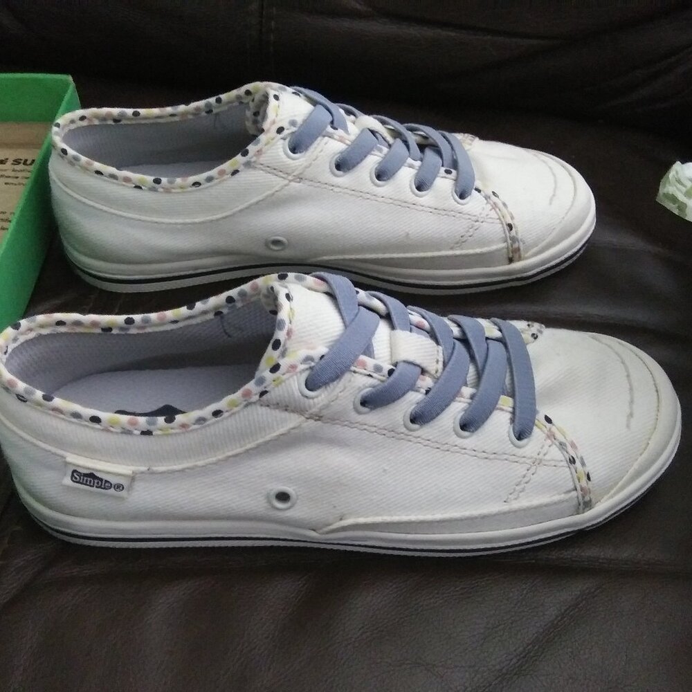 Simple Brand White Shoes Elastic Lace Women's Size 5 NIB